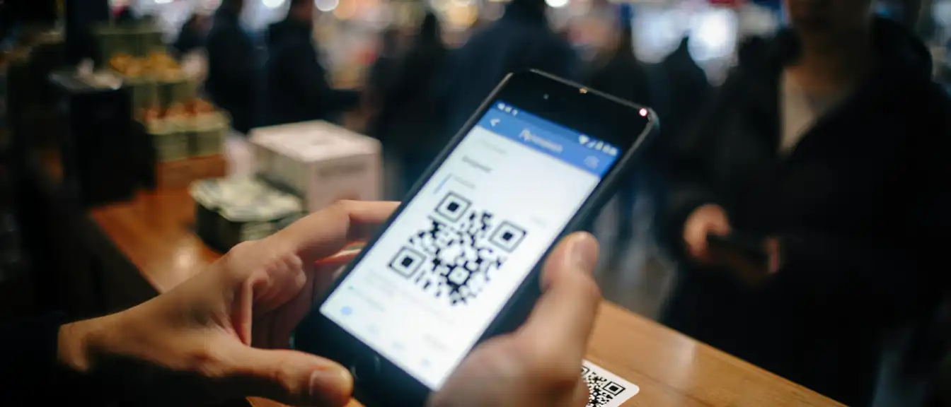 В Т-Банке зафиксировали рост популярности платежей через QR-коды и смартфоны среди граждан России